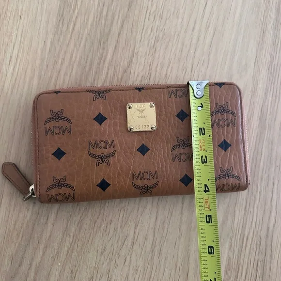 MCM Cognac Zipper Long wallet - Picture 9 of 14